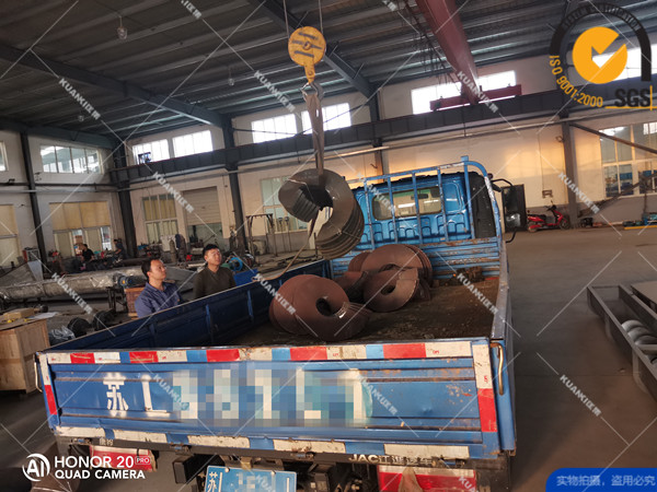 2019.10.17.江蘇工程機械有限公司超厚螺旋葉片發(fā)貨現(xiàn)場3.jpg